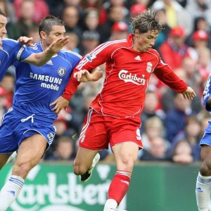 开云体育客服-“英超榜首大战一触即发，谁能问鼎冠军？”，英超第一