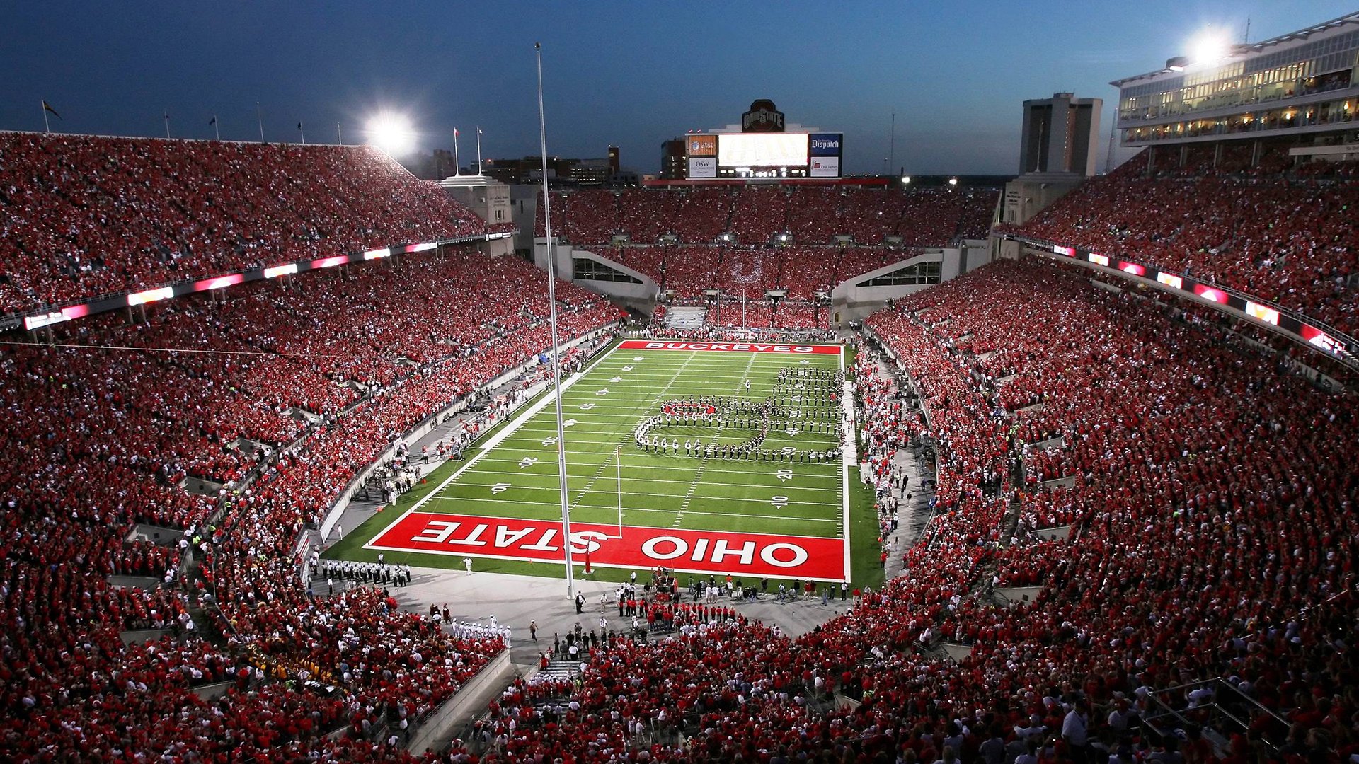 “英超榜首大战一触即发，谁能问鼎冠军？”，英超第一