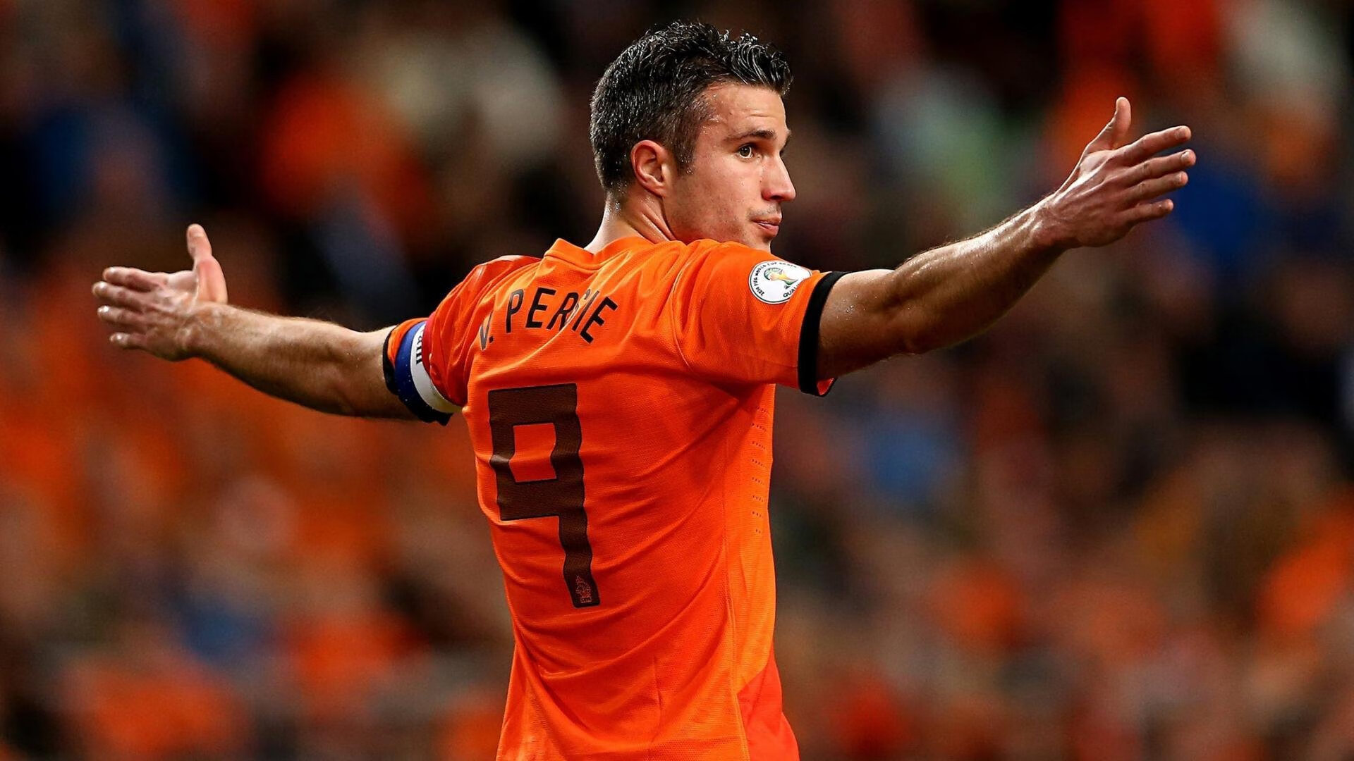 “英超激战：强队逐步锁定欧冠席位”，英超竞争激烈